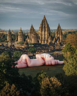 Kaws Holiday Candi Prambanan